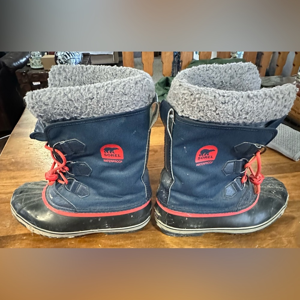 Sorrel snow boots. Size 6. Good condition. - Picture 5 of 6